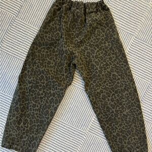 Le Bon Shoppe Arc Pants in Fern Leopard 
NWT